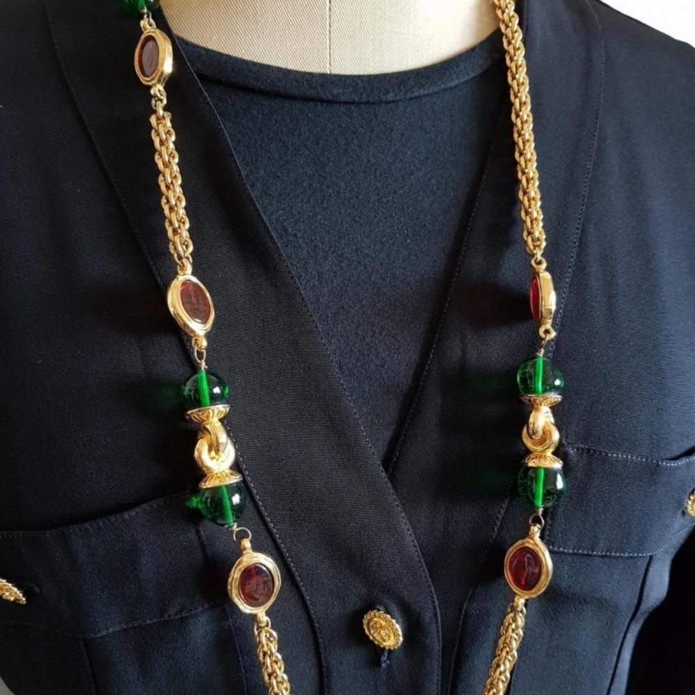 Gorgeous Vintage CHANEL Gripoix Gold Tone